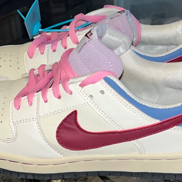 Brand New Nike SB Dunk Womens Athletic Shoes. Size 8.5 - Picture 9 of 9